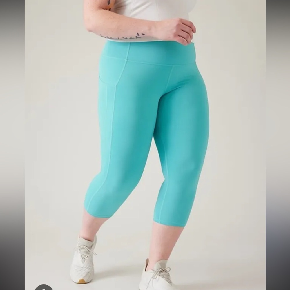 ATHLETA Ultimate Stash II Capri Leggings with Leg and Waist Pockets Size 1X Plus